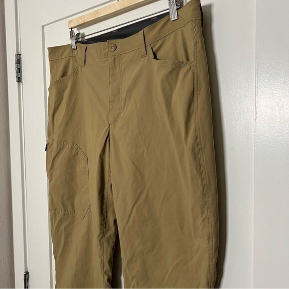 Eddie Bauer Tech Pants Mens 38x30 Tan Fleece Lined Nylon Cargo Stretch Outdoors - Picture 4 of 15